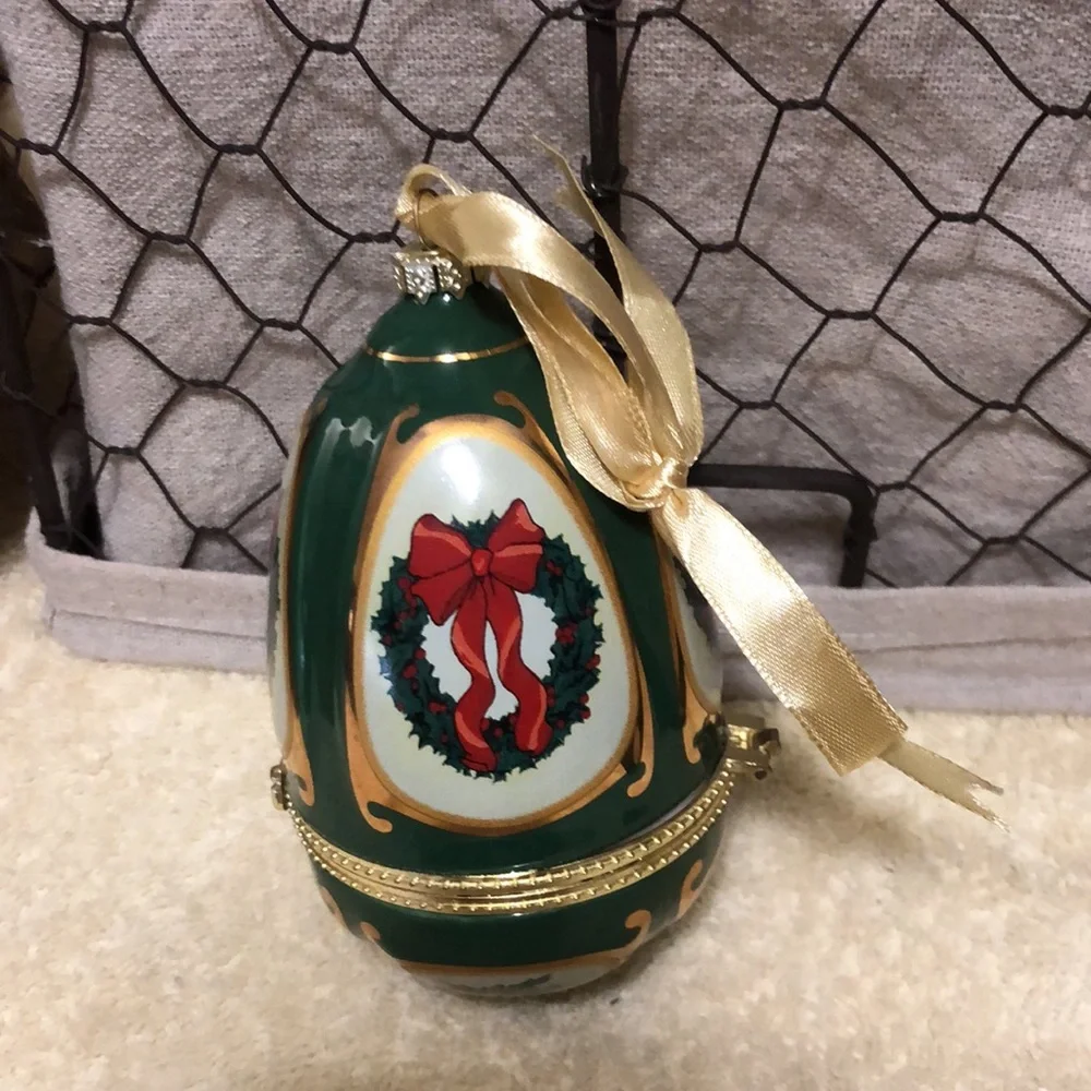 Mr Christmas Valerie Parr Hill Musical Ornament/Trinket Box Wreath 5x3.5”
